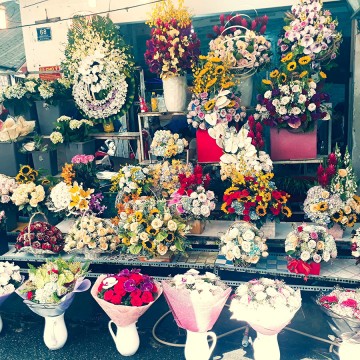 Biggest Wholesale Flower Market Image 4