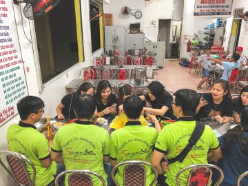 Banh xeo (Crispy Vietnamese crepe) Image 8