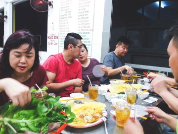 Banh xeo (Crispy Vietnamese crepe) Image 4