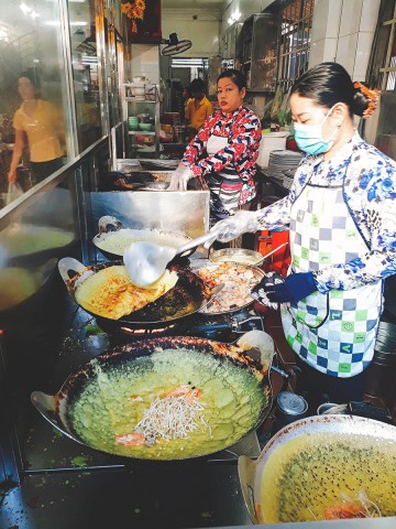 Banh xeo (Crispy Vietnamese crepe) Image 1