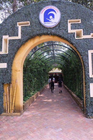 Visit rubber tree farm Image 7