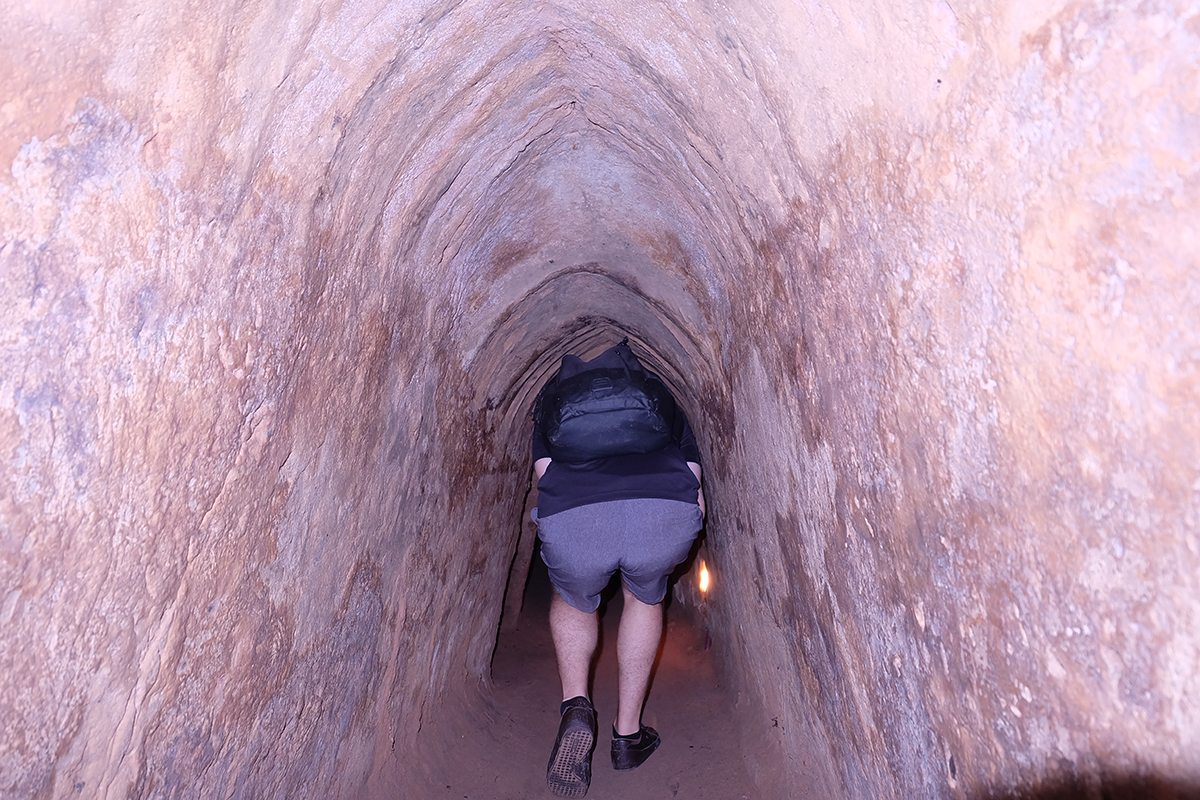 Hang in Cu Chi tunnel