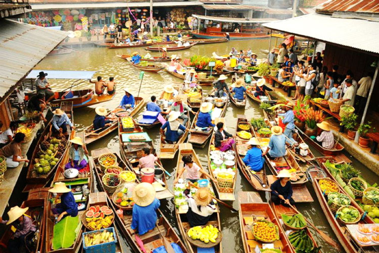 Explore 5 floating markets in Mekong Delta