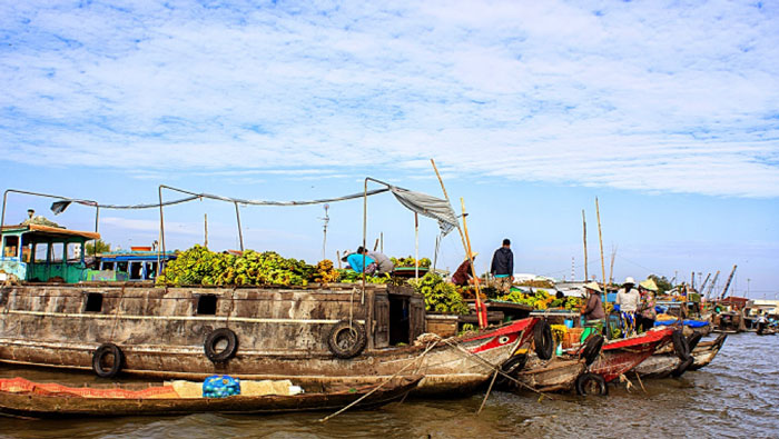 Long Xuyen floating market - An Giang