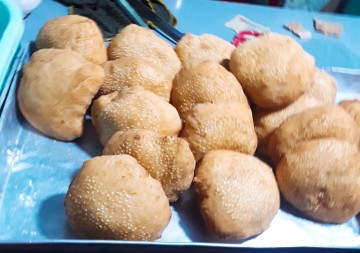 Hollow bread ( Banh Tieu) Image 2