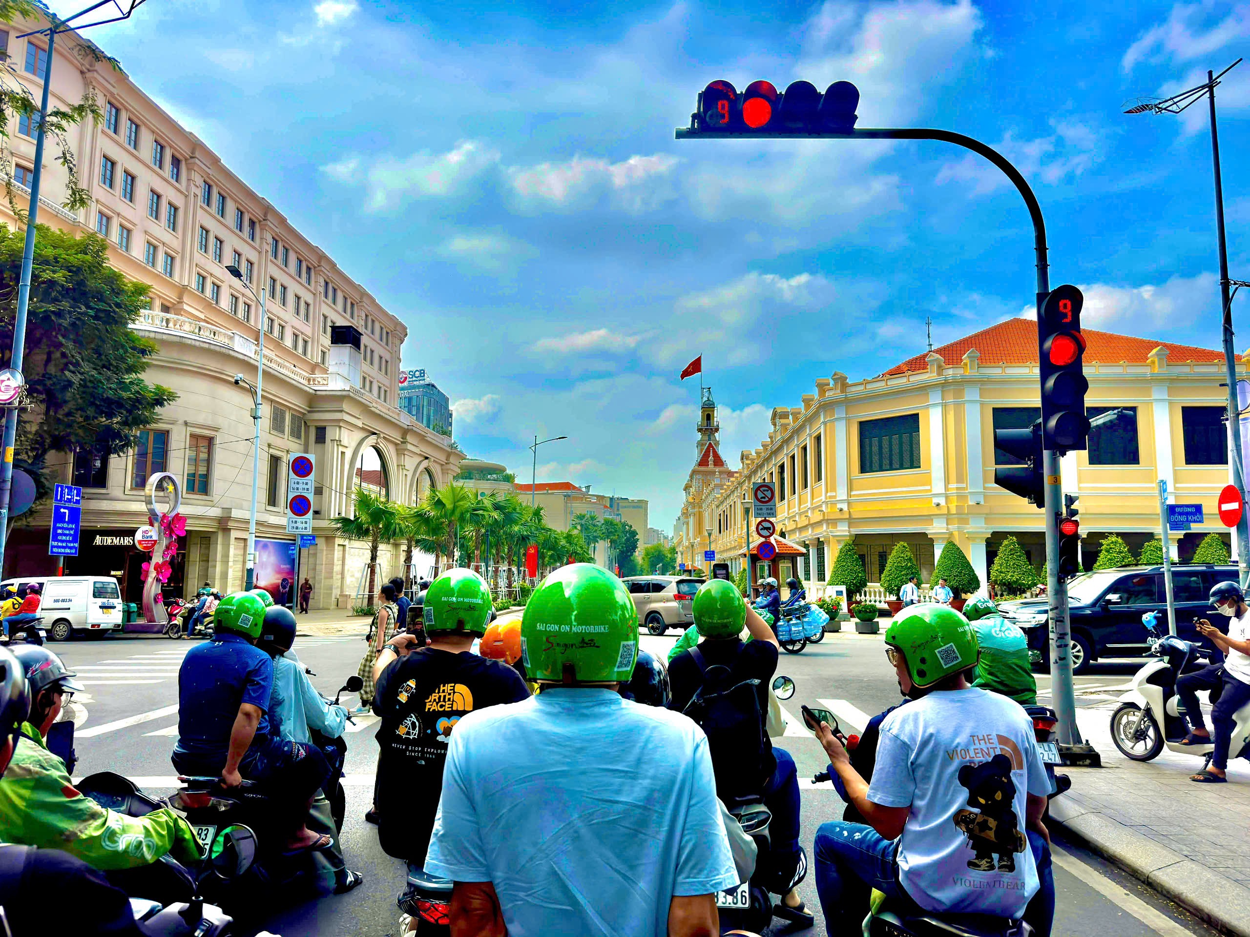 Saigon afternoon adventure and  street food tour by Vespa