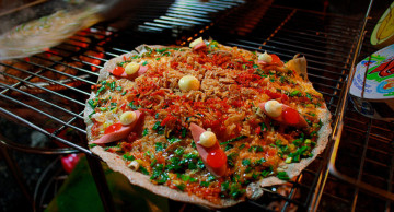 Vietnamese Pizza Image 4