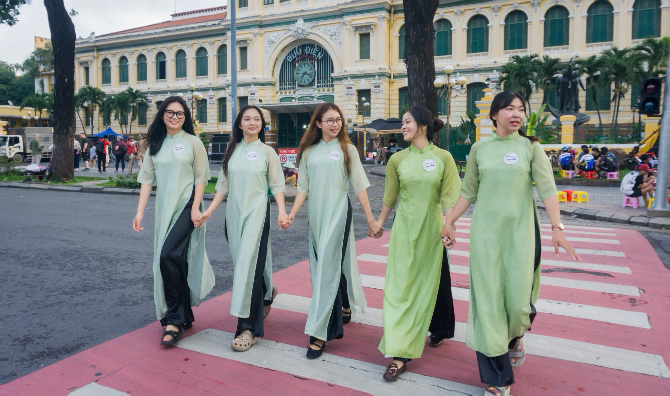 Saigon Morning and Afternoon City Historical Tour By Motorbike