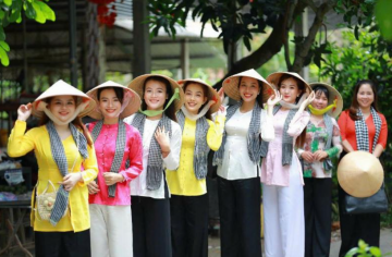 Women's Áo Bà Ba – A Symbol of Traditional Vietnamese Beauty