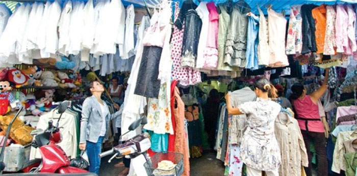 The clothes in Hoang Hoa Tham Market