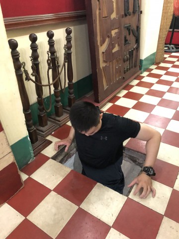 The secret armory in District 3 Image 11