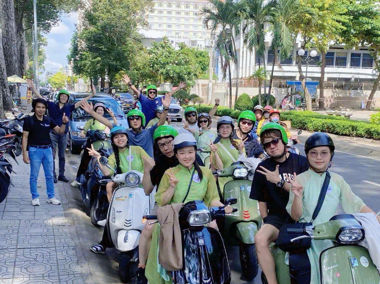 SAIGON AFTER DARK NIGHT FOOD TOUR 4 HOURS